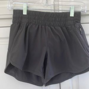 I Lululemon potty hot, high-rise, lined short 2.5 inch